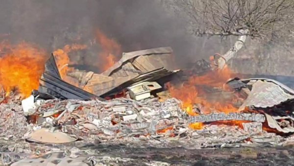 УПАЛИЛИ ШИБЉЕ, ВАТРА СЕ ПРОШИРИЛА: Због људског немара код Пљеваља кућа изгорела до темеља (ФОТО) УПАЛИЛИ ШИБЉЕ, ВАТРА СЕ ПРОШИРИЛА: Због људског немара код Пљеваља кућа изгорела до темеља (ФОТО)