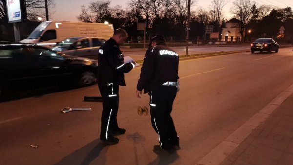 ТЕШКО ПОВРЕЂЕНО ДЕТЕ: Саобраћајна несрећа у Нишу, девојчица одведена на реанимацију ТЕШКО ПОВРЕЂЕНО ДЕТЕ: Саобраћајна несрећа у Нишу, девојчица одведена на реанимацију