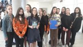 ЖИВОТ ЈЕ НАЈВЕЋЕ ЧУДО: У ОШ 1.300 каплара промовисана књига ученице Иве Јовановић (14) ЖИВОТ ЈЕ НАЈВЕЋЕ ЧУДО: У ОШ 1.300 каплара промовисана књига ученице Иве Јовановић (14)
