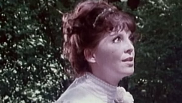 НЕДА СПАСОЈЕВИЋ ПРЕМИНУЛА ЈЕ У 40. ГОДИНИ: Ћерка је кренула њеним стопама и данас је позната глумица (ФОТО) НЕДА СПАСОЈЕВИЋ ПРЕМИНУЛА ЈЕ У 40. ГОДИНИ: Ћерка је кренула њеним стопама и данас је позната глумица (ФОТО)