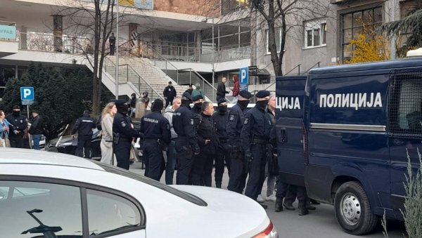НАСИЛНО УПАЛИ У РТС: Ухапшени чланови организације “Достојни Србије” НАСИЛНО УПАЛИ У РТС: Ухапшени чланови организације “Достојни Србије”