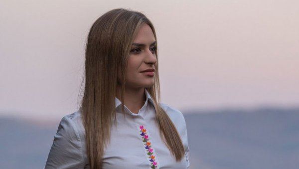 OДЕЋА ПУНА ВЕЗА: Милица Ђурђевић Стаменковски OДЕЋА ПУНА ВЕЗА: Милица Ђурђевић Стаменковски