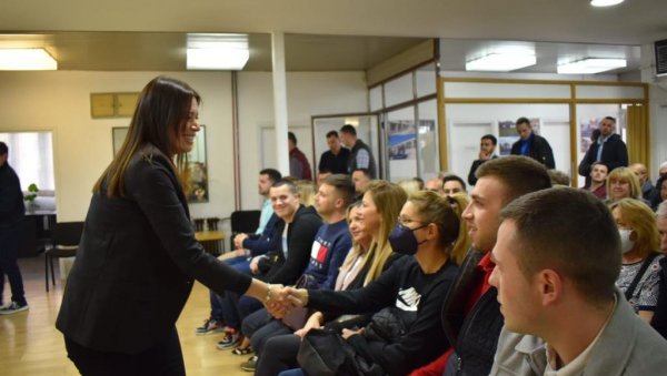 ИРЕНА ВУЈОВИЋ У ЈАЈИНЦИМА: Важно је да 3. априла сви будемо јединствени ИРЕНА ВУЈОВИЋ У ЈАЈИНЦИМА: Важно је да 3. априла сви будемо јединствени