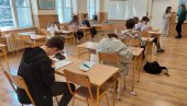 МАТЕМАТИКА БИЛА ЛАКА: Почела пробна мала матура, осмаци данас настављају тестирање МАТЕМАТИКА БИЛА ЛАКА: Почела пробна мала матура, осмаци данас настављају тестирање