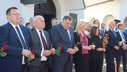 SIJEKOVAC TRAJNO SVEDOČANSTVO O ZLOČINU NAD SRBIMA: Obeležene 32. godišnjica masovnog ubistva srpskih civila kod Broda SIJEKOVAC TRAJNO SVEDOČANSTVO O ZLOČINU NAD SRBIMA: Obeležene 32. godišnjica masovnog ubistva srpskih civila kod Broda