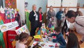 МАМЕ И ТАТЕ УКЉУЧЕНЕ У СОЦИЈАЛИЗАЦИЈУ ДЕЦЕ: Отворен Сајам родитељства у Врању МАМЕ И ТАТЕ УКЉУЧЕНЕ У СОЦИЈАЛИЗАЦИЈУ ДЕЦЕ: Отворен Сајам родитељства у Врању