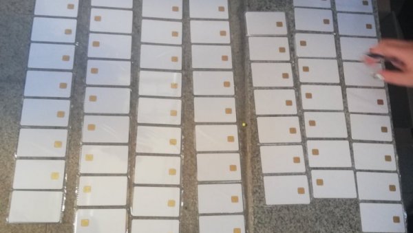 УХАПШЕН ФАЛСИФИКАТОР ЛИЧНИХ ДОКУМЕНАТА: Одузета већа количина личних карти, опреме, аутомобили и мобилни телефони УХАПШЕН ФАЛСИФИКАТОР ЛИЧНИХ ДОКУМЕНАТА: Одузета већа количина личних карти, опреме, аутомобили и мобилни телефони