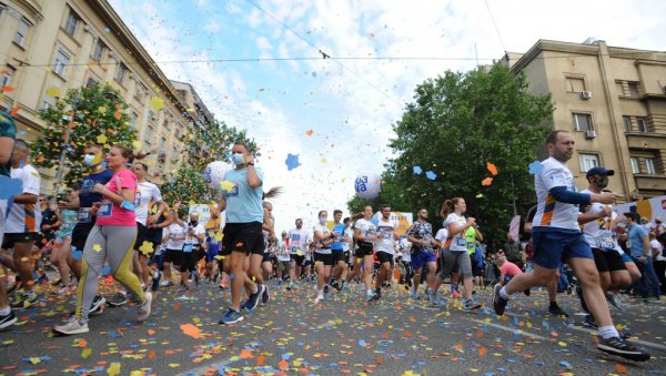 ЧИШЋЕЊЕ СЛИВНИКА УОЧИ МАРАТОНА: Екипа Водовода у Земуну и Новом Београду