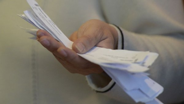 НА БИРАЛИШТА СЕ МОЖЕ И БЕЗ ПОЗИВА: До данас грађанима у Србији стижу обавештења о изборима и месту где могу да гласају 3. априла НА БИРАЛИШТА СЕ МОЖЕ И БЕЗ ПОЗИВА: До данас грађанима у Србији стижу обавештења о изборима и месту где могу да гласају 3. априла