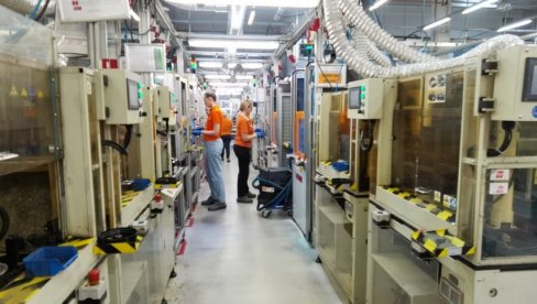PRERADA U PADU: Industrija za godinu zabeležila rast od 0,4 odsto PRERADA U PADU: Industrija za godinu zabeležila rast od 0,4 odsto