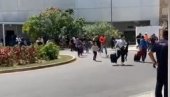 ДРАМА НА АЕРОДРОМУ: Путници беже и вриште у паници, пуцњава у Канкуну (ВИДЕО) ДРАМА НА АЕРОДРОМУ: Путници беже и вриште у паници, пуцњава у Канкуну (ВИДЕО)
