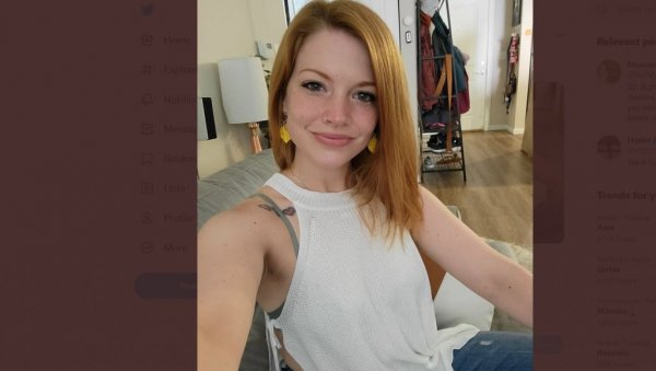 МОЛИЛА ПЕВАЧА ПРЕКО ТВИТЕРА ДА ЈЕ ЖЕНИ: Била је ватрени фан, а када се други музичар јавио - пала је и веридба! (ФОТО) МОЛИЛА ПЕВАЧА ПРЕКО ТВИТЕРА ДА ЈЕ ЖЕНИ: Била је ватрени фан, а када се други музичар јавио - пала је и веридба! (ФОТО)