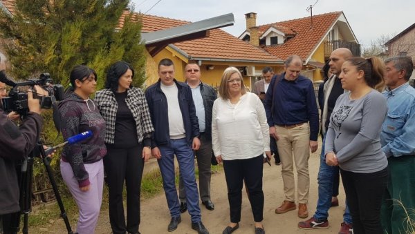 ДОЗИЂУЈУ ДОМ ЗА КАРИМАНОВИЋЕ: Град Ниш испуњава важно обећање, да Моника има свој мир ДОЗИЂУЈУ ДОМ ЗА КАРИМАНОВИЋЕ: Град Ниш испуњава важно обећање, да Моника има свој мир