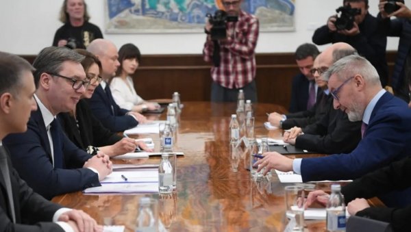 ВУЧИЋ РАЗГОВАРАО СА ГВЕРИНИЈЕМ: Захвални Италији на подршци и заштити Срба на КиМ ВУЧИЋ РАЗГОВАРАО СА ГВЕРИНИЈЕМ: Захвални Италији на подршци и заштити Срба на КиМ