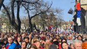 УЗ ГРОМОГЛАСАН АПЛАУЗ: Овако су грађани дочекали Вучића у Суботици (ВИДЕО) УЗ ГРОМОГЛАСАН АПЛАУЗ: Овако су грађани дочекали Вучића у Суботици (ВИДЕО)