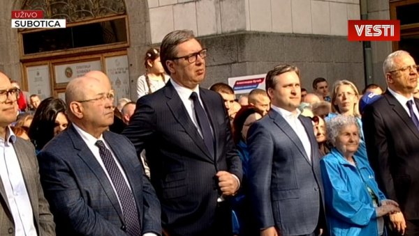 АУТОМОБИЛСКИ ГИГАНТ СТИЖЕ У СРБИЈУ Вучић најавио долазак великог инвеститора у наредна три месеца АУТОМОБИЛСКИ ГИГАНТ СТИЖЕ У СРБИЈУ Вучић најавио долазак великог инвеститора у наредна три месеца