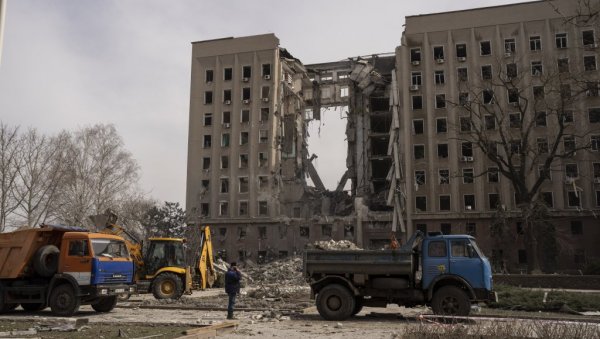 РУСКО МИНИСТАРСТВО ОДБРАНЕ САОПШТИЛО: У Николајеву уништена база за обуку страних плаћеника РУСКО МИНИСТАРСТВО ОДБРАНЕ САОПШТИЛО: У Николајеву уништена база за обуку страних плаћеника