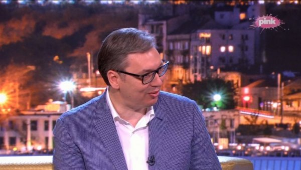 КОЈУ ПЕСМУ ВУЧИЋ НАРУЧУЈЕ У КАФАНИ: Ово је ретко ко знао (ВИДЕО) КОЈУ ПЕСМУ ВУЧИЋ НАРУЧУЈЕ У КАФАНИ: Ово је ретко ко знао (ВИДЕО)