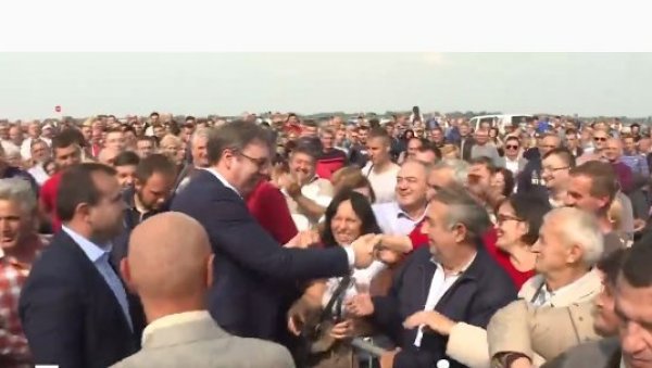 МИР, СТАБИЛНОСТ, ТРЕЋИ АПРИЛ: Вучић објавио нови спот и послао снажну поруку (ВИДЕО) МИР, СТАБИЛНОСТ, ТРЕЋИ АПРИЛ: Вучић објавио нови спот и послао снажну поруку (ВИДЕО)