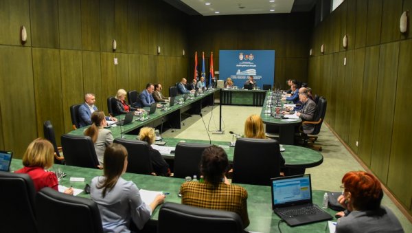У ИГРИ ЗА НОВУ ПРЕМИЈЕРКУ ПОКРАЈИНСКЕ ВЛАДЕ БИВША ГРАДОНАЧЕЛНИЦА СОМБОРА: Фотеља Душанки? У ИГРИ ЗА НОВУ ПРЕМИЈЕРКУ ПОКРАЈИНСКЕ ВЛАДЕ БИВША ГРАДОНАЧЕЛНИЦА СОМБОРА: Фотеља Душанки?