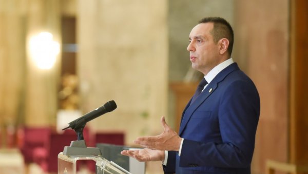 НЕ МОЖЕ ЕУ ДА СЕДИ НА ДВЕ СТОЛИЦЕ Вулин: Не би требало да чекамо још 20 година да би знали да нас Европска унија неће НЕ МОЖЕ ЕУ ДА СЕДИ НА ДВЕ СТОЛИЦЕ Вулин: Не би требало да чекамо још 20 година да би знали да нас Европска унија неће