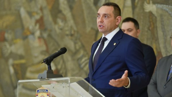 ВУЛИН: Не знам чему се радују квислинзи из НАТО партија, никаквих поновљених избора не треба да буде ВУЛИН: Не знам чему се радују квислинзи из НАТО партија, никаквих поновљених избора не треба да буде