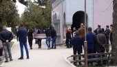 САХРАЊЕНА ВЕРА ЂЕКИЋ ИЗ ЗАЈЕЧАРА: Мук на Новом гробљу, породица неутешна (ФОТО) САХРАЊЕНА ВЕРА ЂЕКИЋ ИЗ ЗАЈЕЧАРА: Мук на Новом гробљу, породица неутешна (ФОТО)