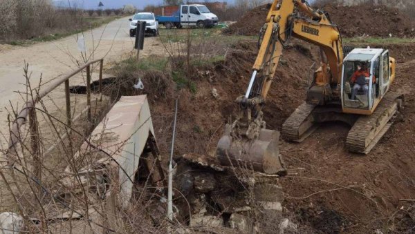 САНАЦИЈА ШТЕТЕ ОД ПОПЛАВА: Почели радови на реконструкцији моста у Турековцу САНАЦИЈА ШТЕТЕ ОД ПОПЛАВА: Почели радови на реконструкцији моста у Турековцу