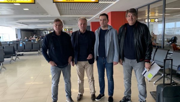 ДЕЛЕГАЦИЈА ФСС ОТПУТОВАЛА У КАТАР: Сви желе домаћина за ривала у групи (ФОТО/ВИДЕО) ДЕЛЕГАЦИЈА ФСС ОТПУТОВАЛА У КАТАР: Сви желе домаћина за ривала у групи (ФОТО/ВИДЕО)
