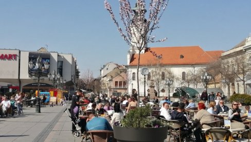 PRONAŠLI MU KESICU EKSTAZIJA: Policija uhapsila Somborca PRONAŠLI MU KESICU EKSTAZIJA: Policija uhapsila Somborca
