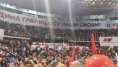НИШ ЧЕКА ВУЧИЋА: Велики број грађана се окупио да поздрави председника (ФОТО/ВИДЕО) НИШ ЧЕКА ВУЧИЋА: Велики број грађана се окупио да поздрави председника (ФОТО/ВИДЕО)