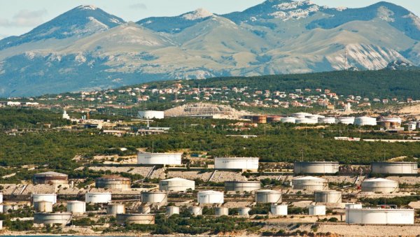 ХРВАТСКА НЕПОУЗДАНА ЗА ТРАНЗИТ НАФТЕ: Сијарто оштро критиковао суседну земљу ХРВАТСКА НЕПОУЗДАНА ЗА ТРАНЗИТ НАФТЕ: Сијарто оштро критиковао суседну земљу