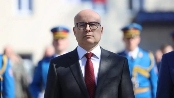 ДАЋУ СВЕ ОД СЕБЕ ДА ОПРАВДАМ ОВАЈ ИЗБОР: Вучевић се захвалио председнику и страначким колегама на указаном поверењу (ФОТО) ДАЋУ СВЕ ОД СЕБЕ ДА ОПРАВДАМ ОВАЈ ИЗБОР: Вучевић се захвалио председнику и страначким колегама на указаном поверењу (ФОТО)