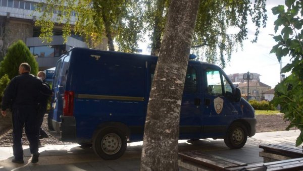 УХАПШЕН БРАЧНИ ПАР КОЈИ РАДИ У ПОЛИЦИЈИ: Акција Сектора унутрашње контроле у Крушевцу УХАПШЕН БРАЧНИ ПАР КОЈИ РАДИ У ПОЛИЦИЈИ: Акција Сектора унутрашње контроле у Крушевцу