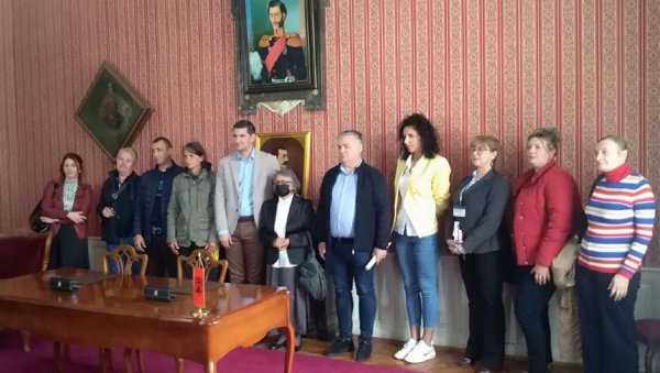 КУПЉЕНЕ КУЋЕ ЗА РАСЕЉЕНЕ: У Пожаревцу потписан уговор о стамбеном збрињавању породица КУПЉЕНЕ КУЋЕ ЗА РАСЕЉЕНЕ: У Пожаревцу потписан уговор о стамбеном збрињавању породица