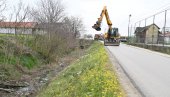 ЧИСТИ СЕ КАНАЛ ШУГАНИЦА: Раници ЈВП Галовица на терену у Сурчину ЧИСТИ СЕ КАНАЛ ШУГАНИЦА: Раници ЈВП Галовица на терену у Сурчину