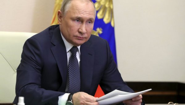 ИЗА ЗАТВОРЕНИХ ВРАТА: Путин држи састанак са Шојгуом и Герасимовим ИЗА ЗАТВОРЕНИХ ВРАТА: Путин држи састанак са Шојгуом и Герасимовим