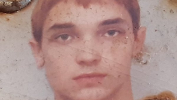 НОВОСТИ У ПОРОДИЦИ НАЈМЛАЂЕГ СТРАДАЛОГ РУДАРА: Петар је био ожењен и имао двоје деце (ВИДЕО) НОВОСТИ У ПОРОДИЦИ НАЈМЛАЂЕГ СТРАДАЛОГ РУДАРА: Петар је био ожењен и имао двоје деце (ВИДЕО)