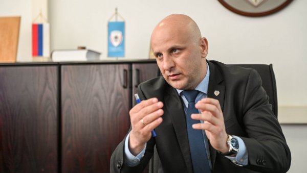 ПОЛИЦИЈА ЋЕ ЧЕШЉАТИ И СВОЈЕ РЕДОВЕ: Синиша Кострешевић, директор полиције Републике Српске ПОЛИЦИЈА ЋЕ ЧЕШЉАТИ И СВОЈЕ РЕДОВЕ: Синиша Кострешевић, директор полиције Републике Српске