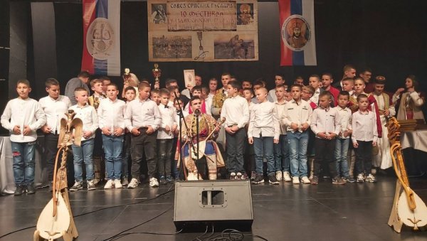 ГУСЛАРСТВО ИМА БУДУЋНОСТ: Млади љубитељи традиције такмичили се на фестивалу у Никшићу, проглашени најбољи гуслари (ФОТО) ГУСЛАРСТВО ИМА БУДУЋНОСТ: Млади љубитељи традиције такмичили се на фестивалу у Никшићу, проглашени најбољи гуслари (ФОТО)