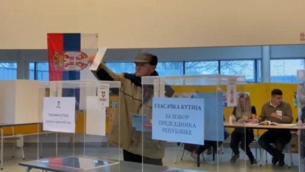 ПРВИ ГЛАСАЧ ИМА 91 ГОДИНУ: Почели избори на бирачком месту Тесла - наука за живот ПРВИ ГЛАСАЧ ИМА 91 ГОДИНУ: Почели избори на бирачком месту Тесла - наука за живот