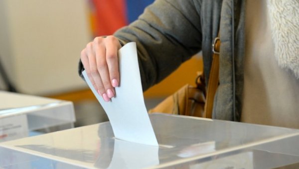 КРАГУЈЕВАЦ: Одржано друго Јавно слушање о изменама и допунама Закона о јединственом бирачком списку КРАГУЈЕВАЦ: Одржано друго Јавно слушање о изменама и допунама Закона о јединственом бирачком списку