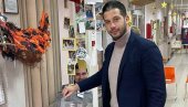 VANJA UDOVIČIĆ GLASAO NA ČUKARICI: Ministar obavio svoju građansku dužnost VANJA UDOVIČIĆ GLASAO NA ČUKARICI: Ministar obavio svoju građansku dužnost