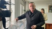 ALEKSANDAR ANTIĆ GLASAO: Potpredsednik SPS-a obavio svoju građansku dužnost ALEKSANDAR ANTIĆ GLASAO: Potpredsednik SPS-a obavio svoju građansku dužnost