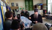 GLASAO PATRIJARH PORFIRIJE: Građansku dužnost obavio na Starom Gradu (FOTO) GLASAO PATRIJARH PORFIRIJE: Građansku dužnost obavio na Starom Gradu (FOTO)