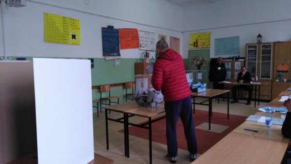 ТАЈНИ САСТАНАК У РИК: Нова С пише да је присуствовао човек који је умро 2021. године - нова бизарна лаж Шолакових медија ТАЈНИ САСТАНАК У РИК: Нова С пише да је присуствовао човек који је умро 2021. године - нова бизарна лаж Шолакових медија