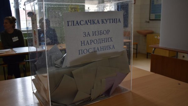 ГЛАСАЊЕ КОД КУЋЕ ЗА НЕПОКРЕТНЕ: Рок за пријаву општинским комисијама до недеље у 11 часова ГЛАСАЊЕ КОД КУЋЕ ЗА НЕПОКРЕТНЕ: Рок за пријаву општинским комисијама до недеље у 11 часова
