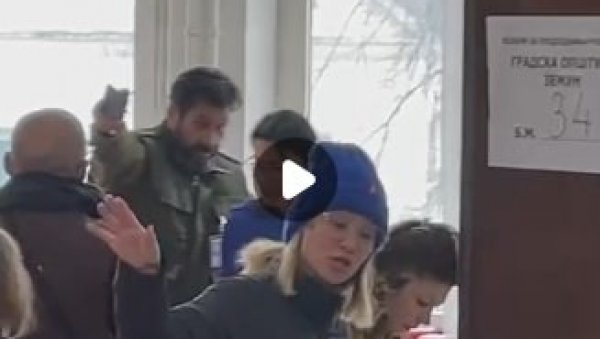 ИСПОД ЈАКНЕ НОСИ ПЕНДРЕК: Шкорић правио инциденте у Земуну (ВИДЕО) ИСПОД ЈАКНЕ НОСИ ПЕНДРЕК: Шкорић правио инциденте у Земуну (ВИДЕО)