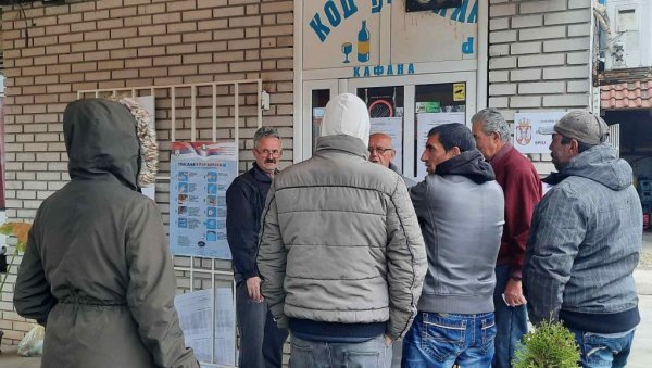 СОБУ ЗА ГЛАСАЊЕ ПЛАЋАЈУ 5.000 ДИНАРА: Трошковник за учеснике изборних радњи за парламентарне изборе 17. децембра СОБУ ЗА ГЛАСАЊЕ ПЛАЋАЈУ 5.000 ДИНАРА: Трошковник за учеснике изборних радњи за парламентарне изборе 17. децембра