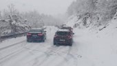 SNEŽNA VEJAVICA NAPRAVILA KOLAPS U ZLATIBORSKOM OKRUGU: Ogromne kolone, saobraćaj stoji (VIDEO)